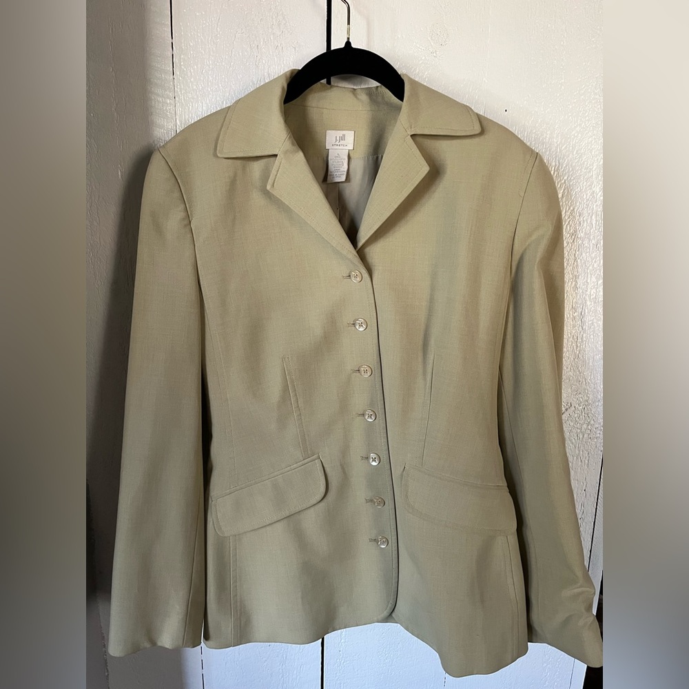 JJill blazer, light spring green color. Stretch form fitting fabric.
